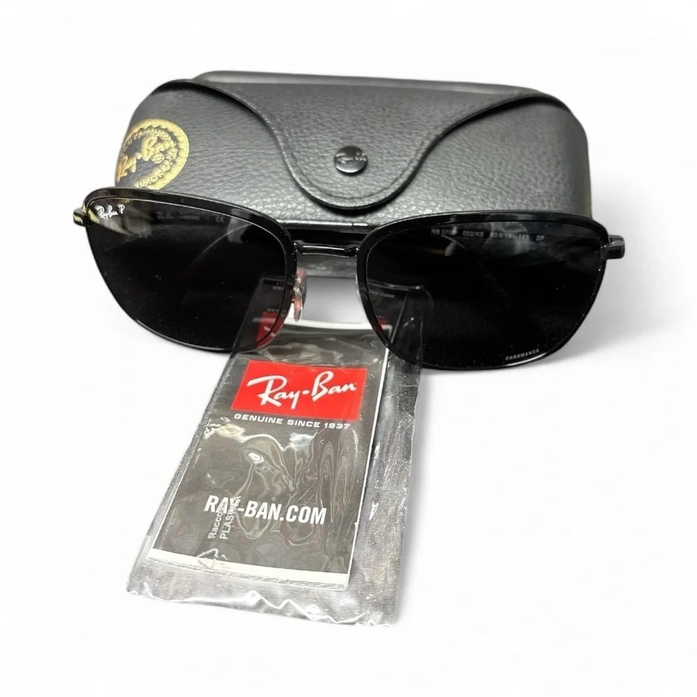 Ray-Ban Classic Black Sunglasses with Case